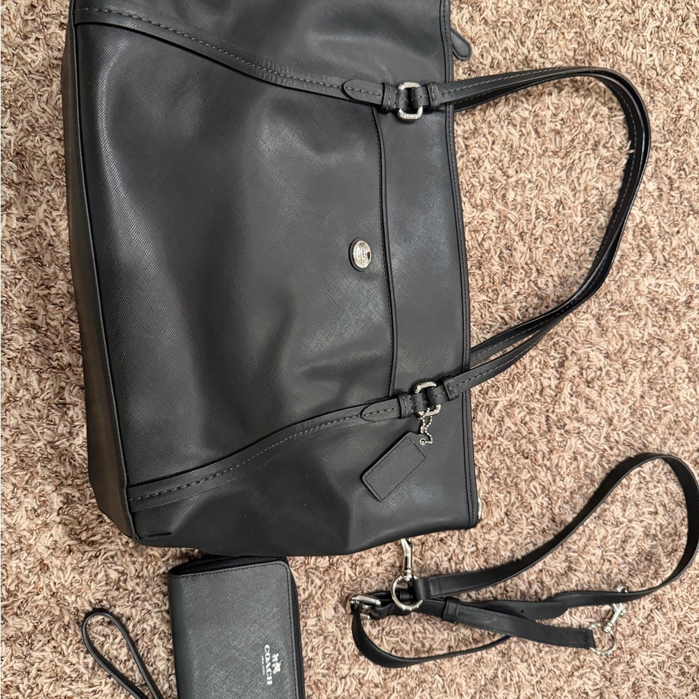 Coach Peyton Leather Pocket tote purse w/ wallet